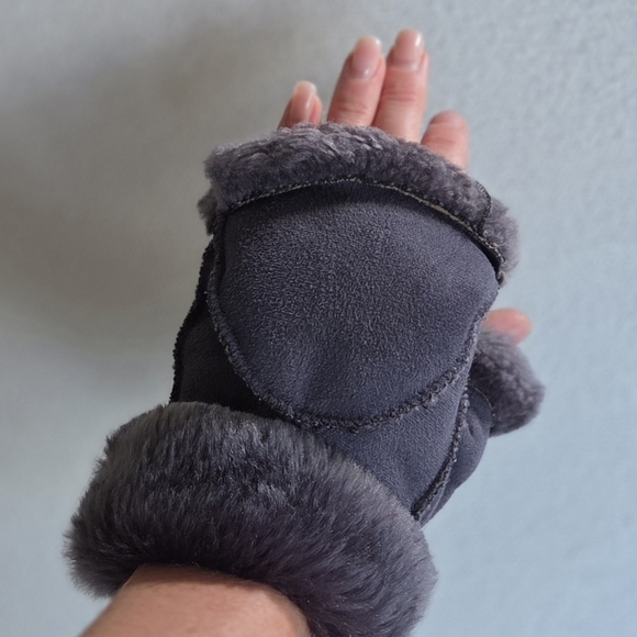 Surell Flip-Top Faux Shearling Mittens – Gray Fingerless Gloves - Picture 7 of 7